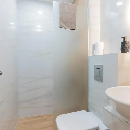 Lejlighed Urban Five #2 - Stylish One-bedroom With Kitchen & Parking *