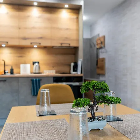 Urban Five #2 - Stylish One-bedroom With Kitchen & Parking