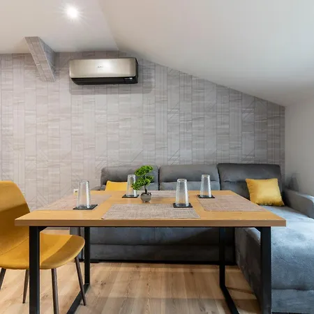 Lejlighed Urban Five #2 - Stylish One-bedroom With Kitchen & Parking *