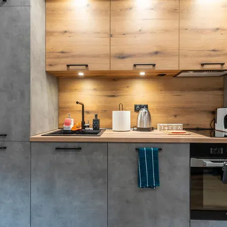 Lejlighed Urban Five #2 - Stylish One-bedroom With Kitchen & Parking *