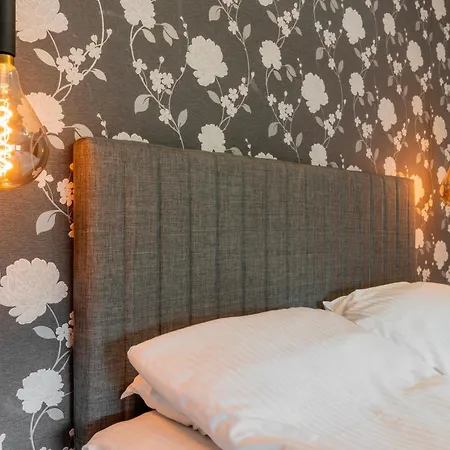 Lejlighed Urban Five #2 - Stylish One-bedroom With Kitchen & Parking